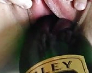 Üveg és játékszer egy magyar punciba és seggbe